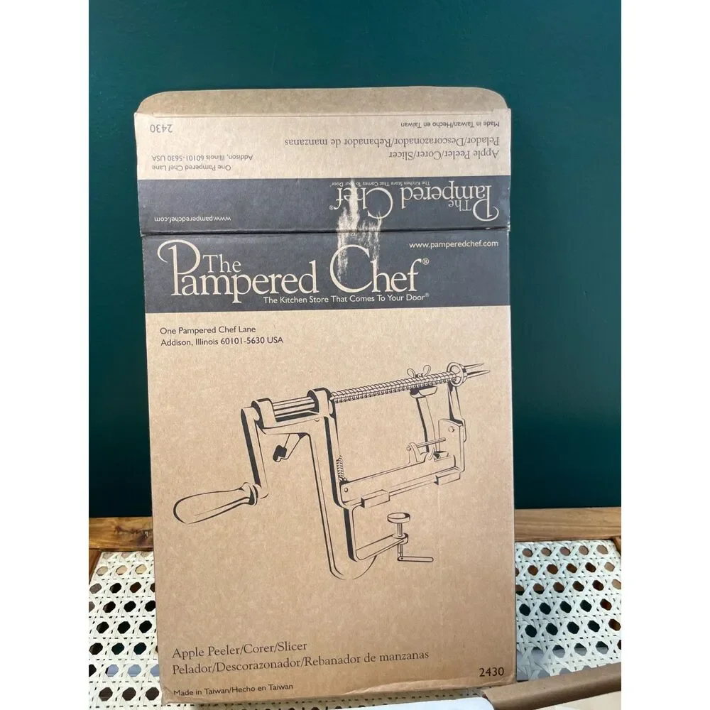 Pampered Chef Apple Peeler Corer Slicer #2430 w/ Wooden Storage Stand  Complete